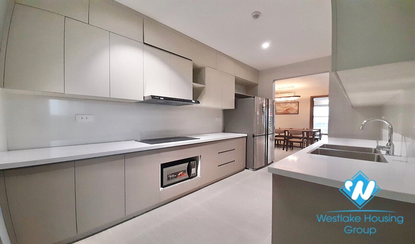 Nice new apartment for rent at the link Ciputra building 3 bedrooms 2 bathrooms fully furnished